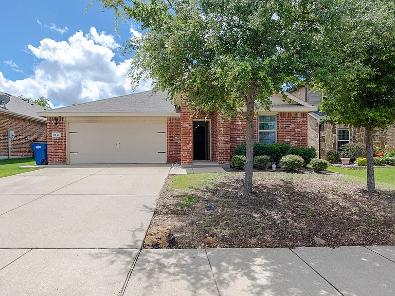 2544 Saldana Dr — Photo 1