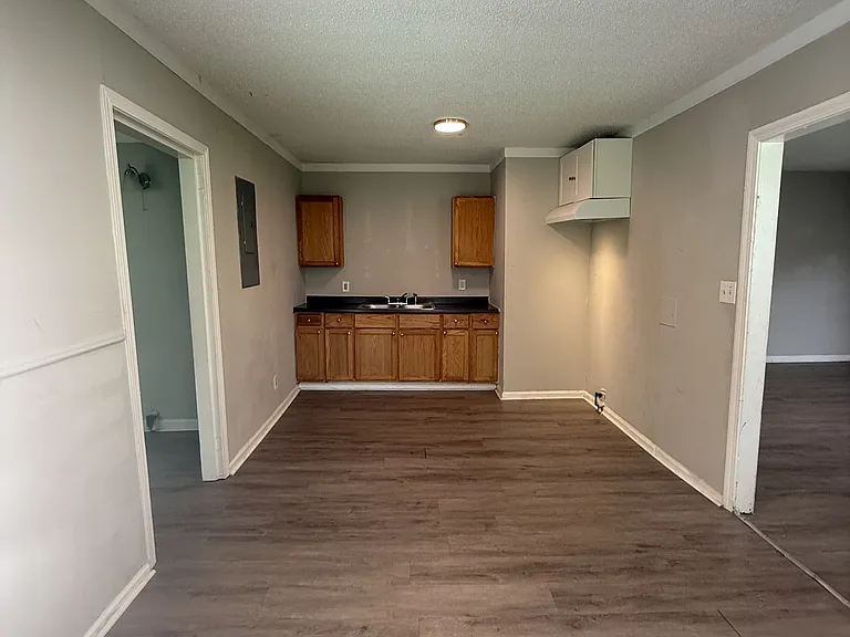 5219 Court Q — Photo 3