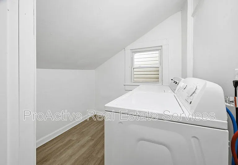 244 W 32nd St #2 — Photo 15