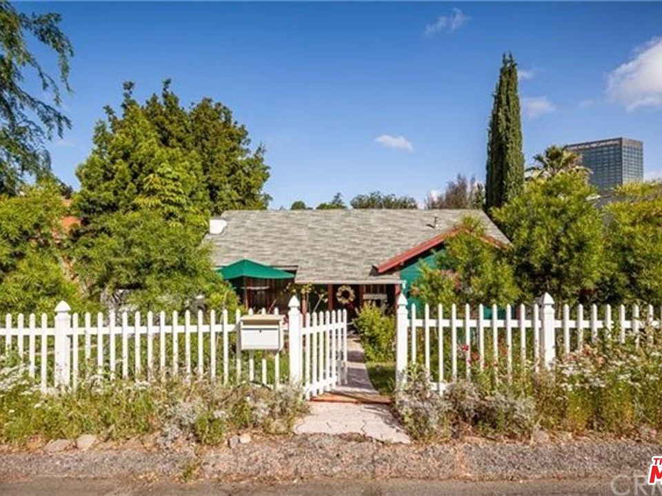 3686 Fredonia Dr Los Angeles CA Zillow