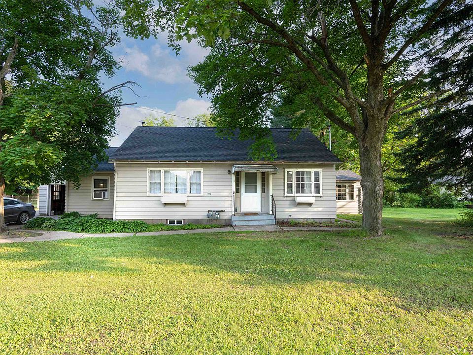 1116 Royalton St, Waupaca, WI 54981 | Zillow