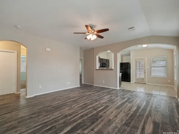 1440 DONCASTER DR, Seguin, TX 78155