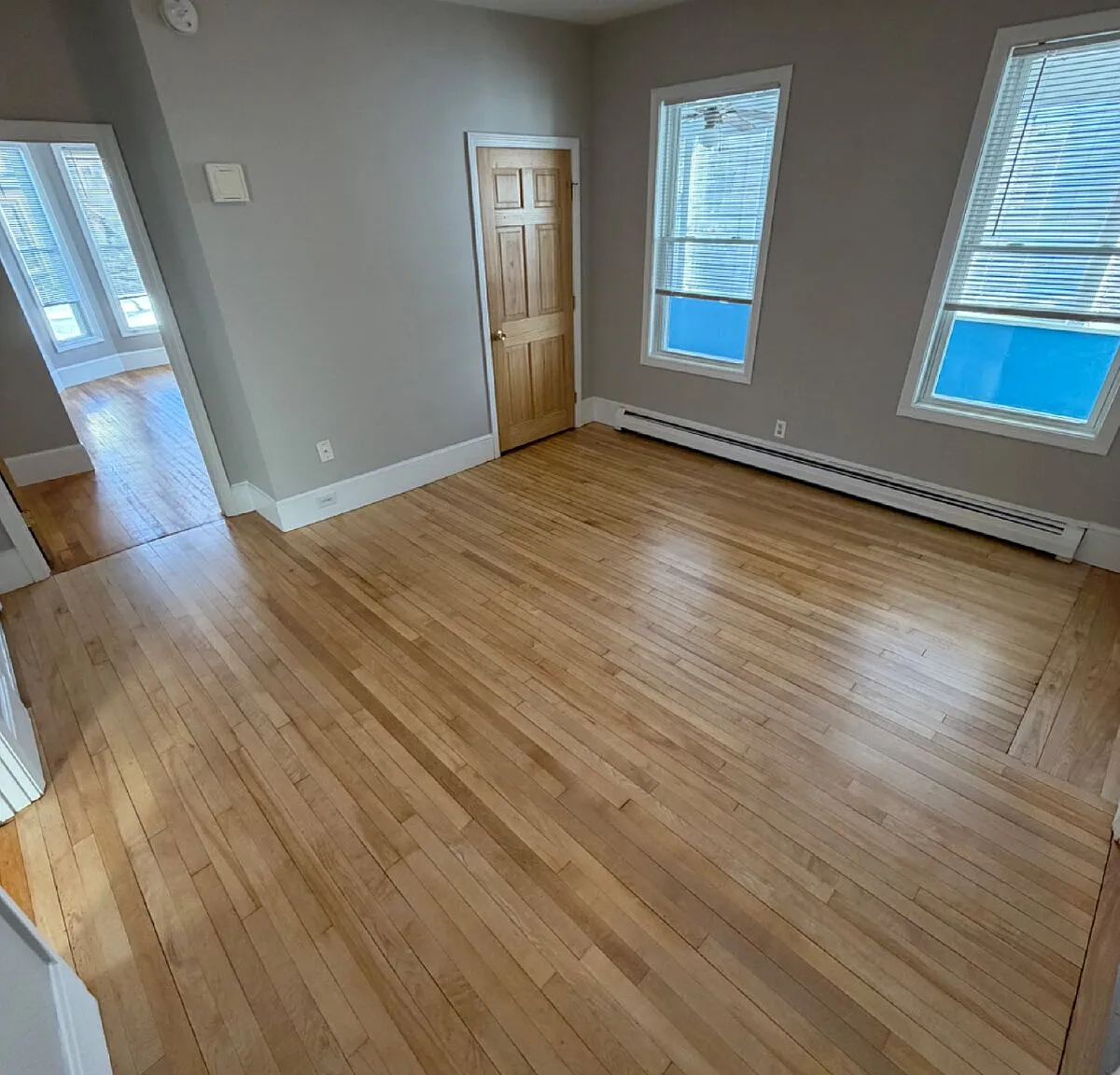 3 bed, 1.0 bath, 1002 sqft, $2,400 — Photo 3