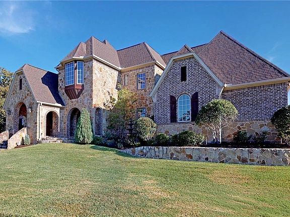 3rd image of 911 Caublestone Hill Dr
