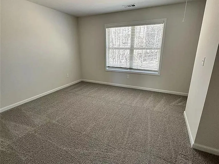 1850 Silver Crest Way — Photo 11