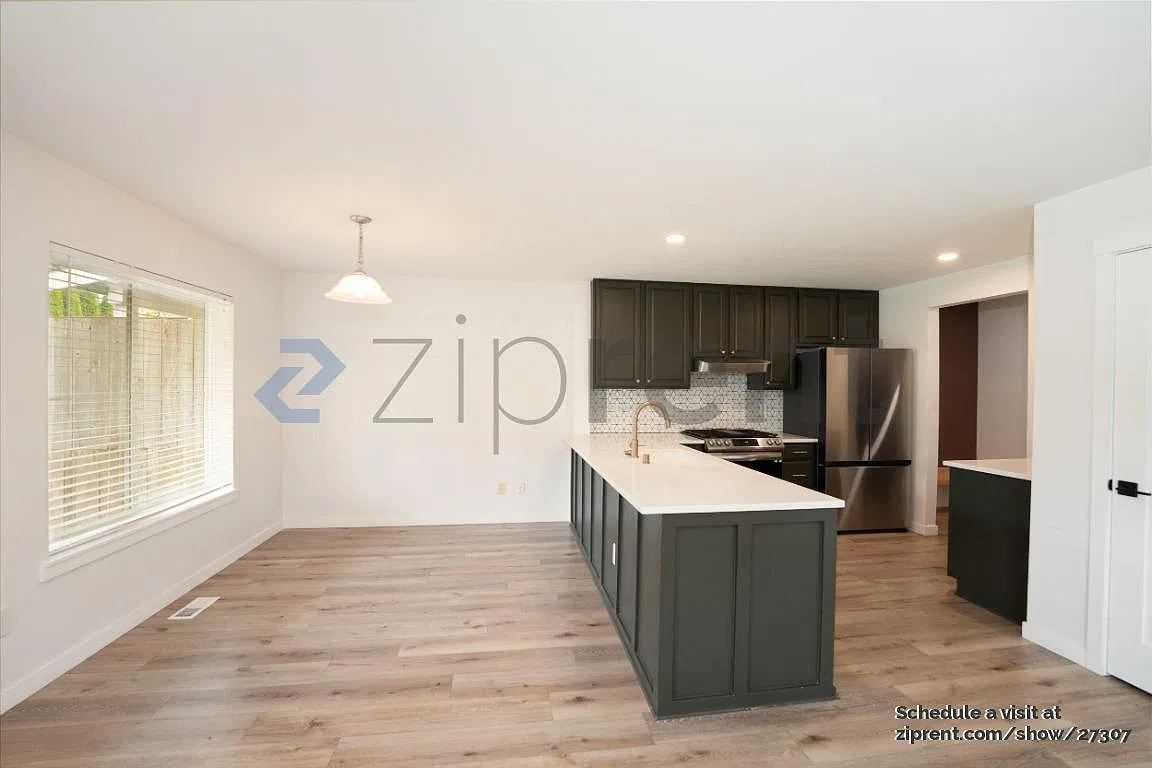 4 bed, 2.5 bath, 1550 sqft, $2,850 — Photo 3