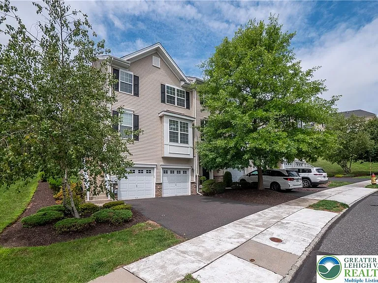 4207 Yorktown Rd — Photo 2