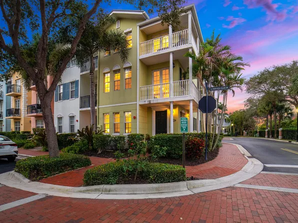 1002 E Heritage Club Cir, Delray Beach, FL 33483