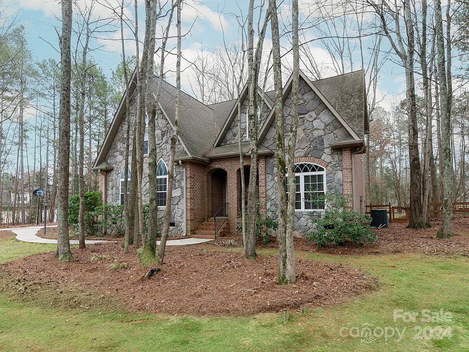 1st image of 7404 Walnut Crest Dr