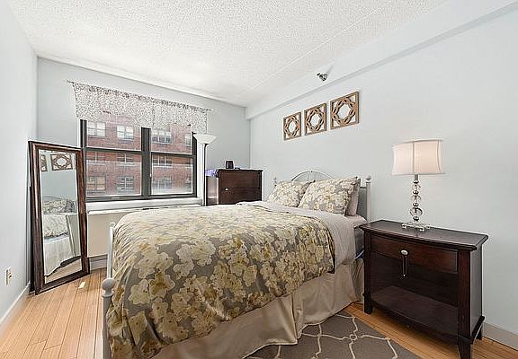 4th image of 516 W 47th St APT N3h