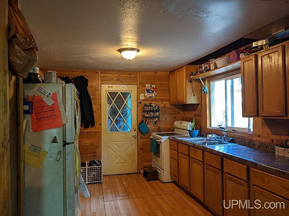 211 Michigan Ave, Ontonagon, MI 49953 Zillow