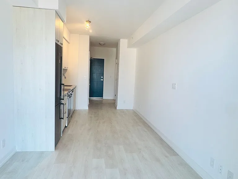 75 James St S #1308 — Photo 18