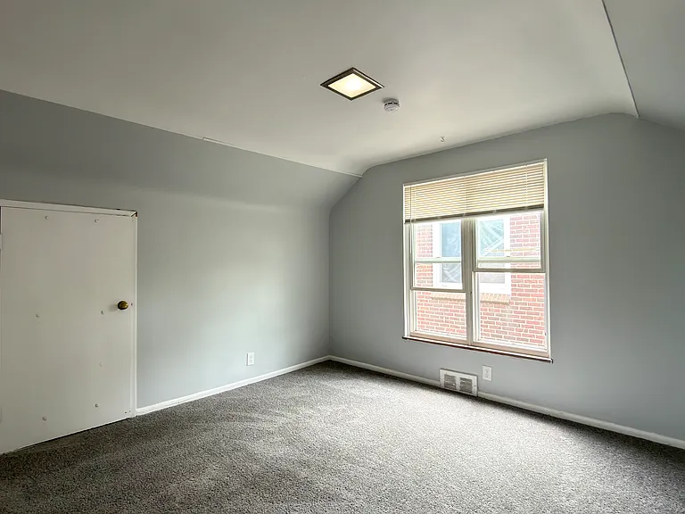 13618 Grandmont Ave — Photo 8