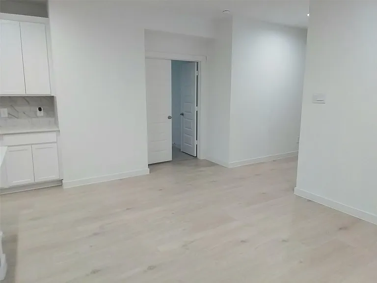 31739 Margaret Woods Ln — Photo 10