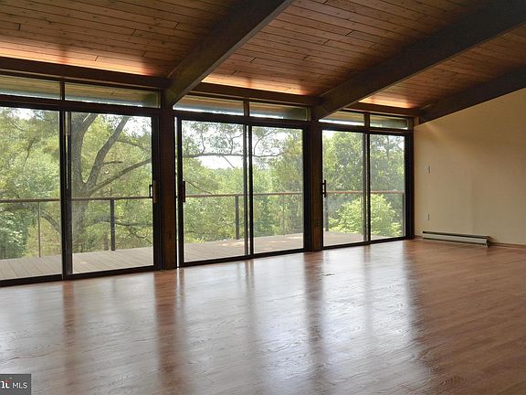5th image of 812 Crooked Crow Ln