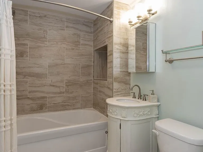 2416 C Ave NE — Photo 5