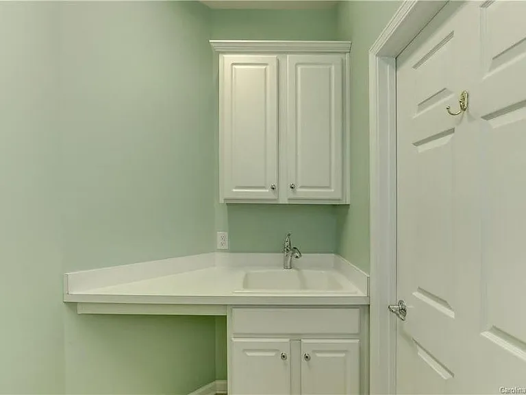 8118 Crater Lake Dr — Photo 26