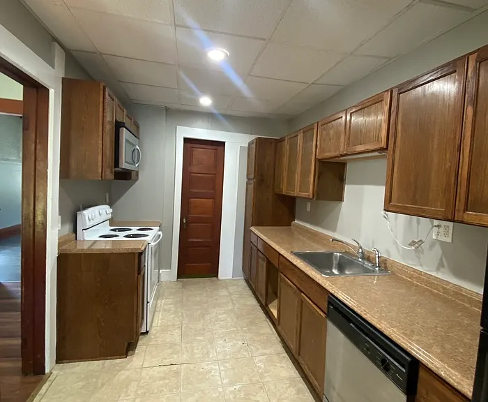 931 Franklin St #RIGHT — Photo 2
