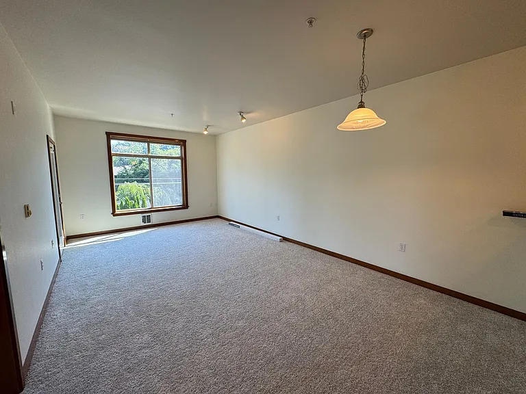 910 Gladstone St #307 — Photo 4
