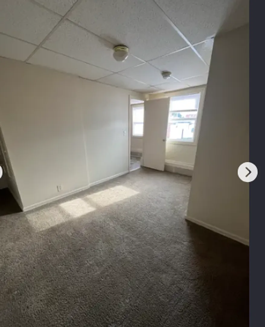Studio and 1 bedroom units — Photo 4