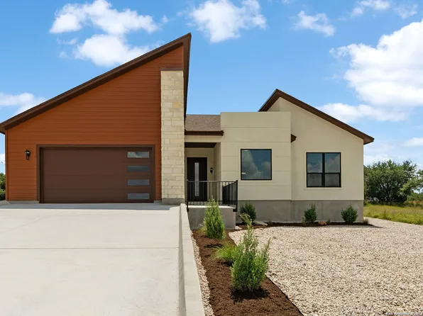 106 Solomon Adams, Blanco, TX 78606
