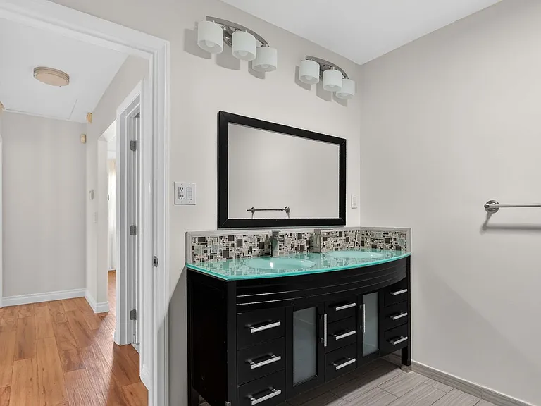 8007 Louise Ave — Photo 18