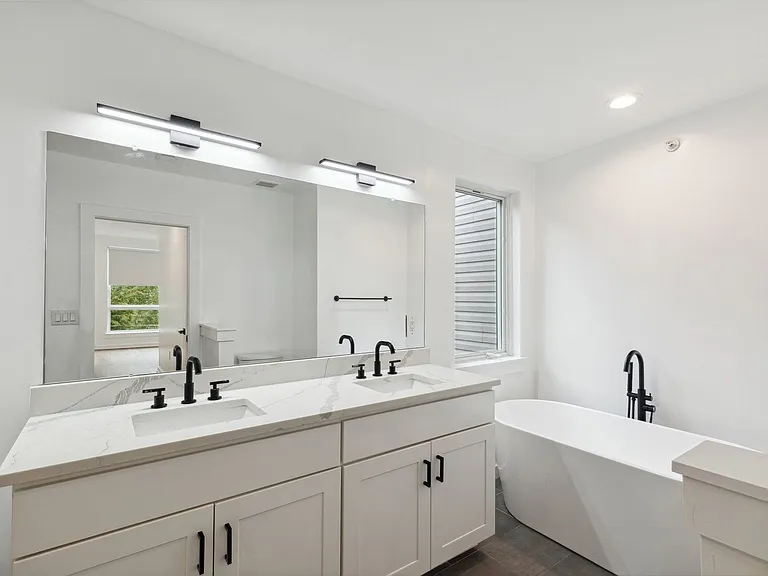 2219 N Hope St — Photo 12