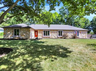 10913 Pleasantview Dr, Carmel, IN 46033