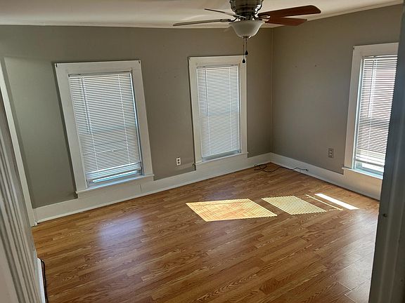 5th image of 10 Charlotte St Unit 1
