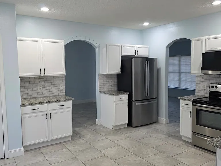 818 Mountbatten Ln — Photo 11