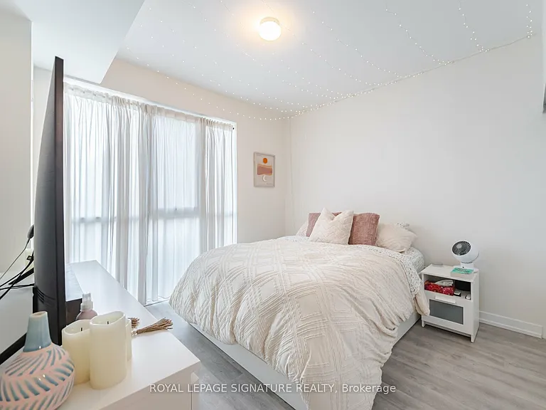 2300 Saint Clair Ave W #815 — Photo 19