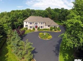 55 Wildwood Dr, Syosset, NY 11791