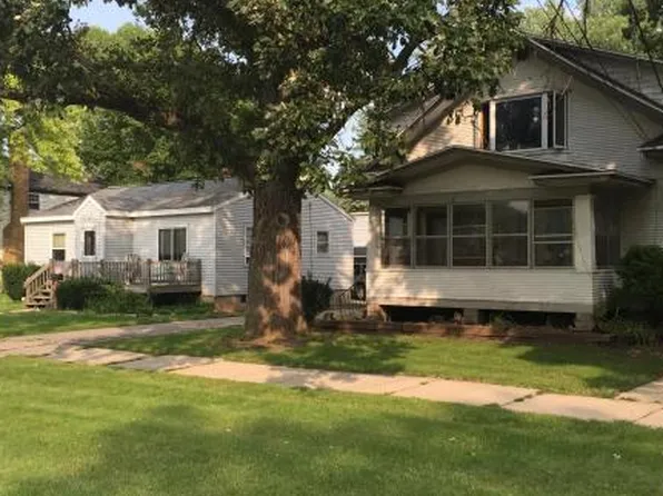 307 Oak St, Green Bay, WI 54303