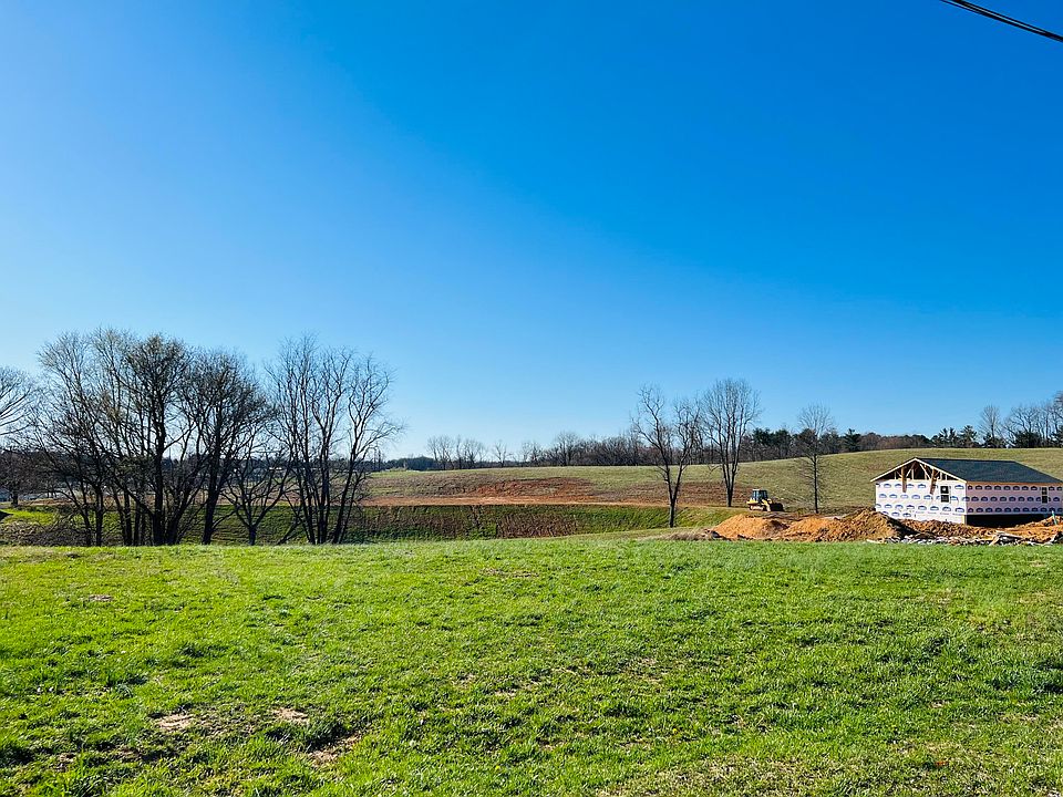 2nd image of 2 Park Valley Ct