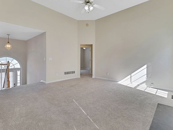 5th image of 810 Walkingstick Dr
