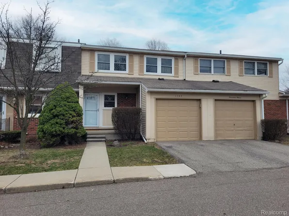 1709 Brentwood Dr #288, Troy, MI 48098
