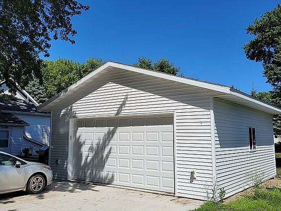 2nd image of 587 W 1st St
