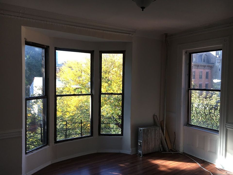 1st image of 133 Lafayette Ave APT 3R