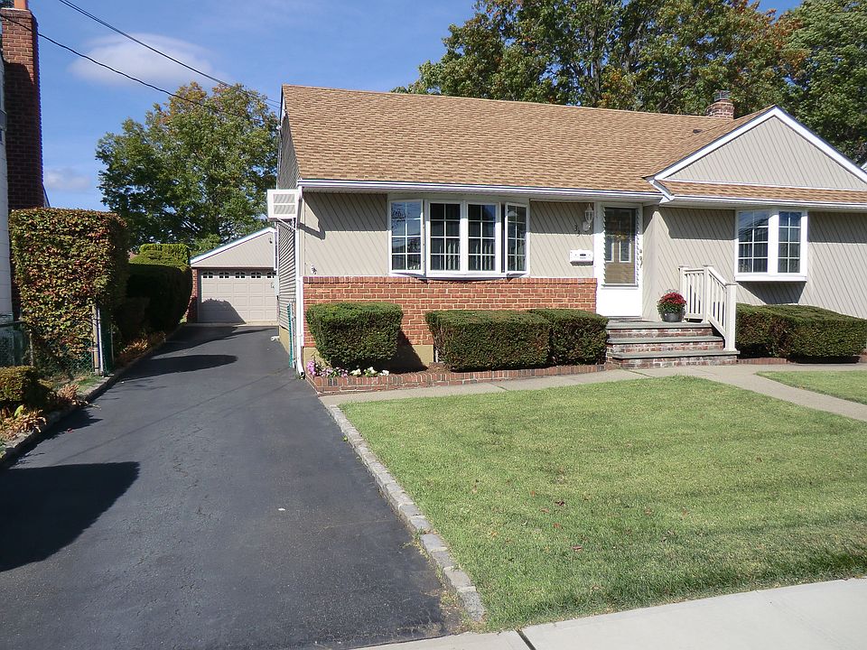 1st image of 33 Arpad St
