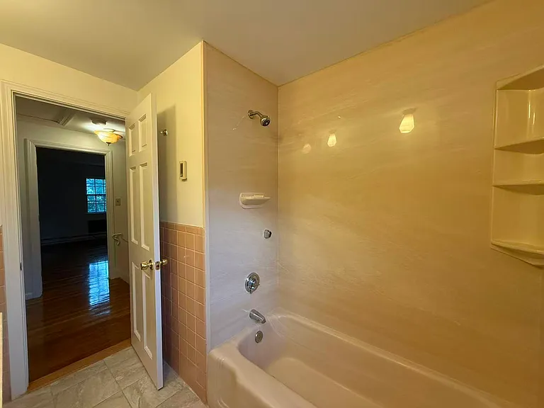 60 Lake St #I — Photo 15