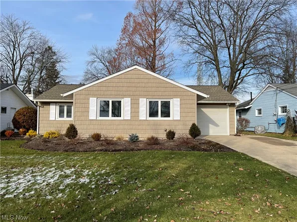 260 Jananna Dr, Berea, OH 44017