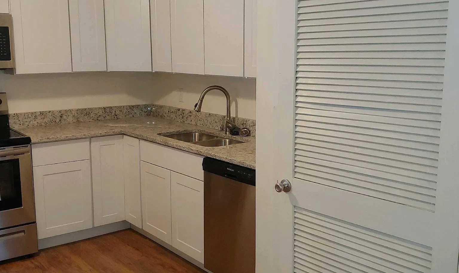 Remodeled University Two bedroom Apartment, Salt Lake City, 1,000 sq ft; — Photo 2