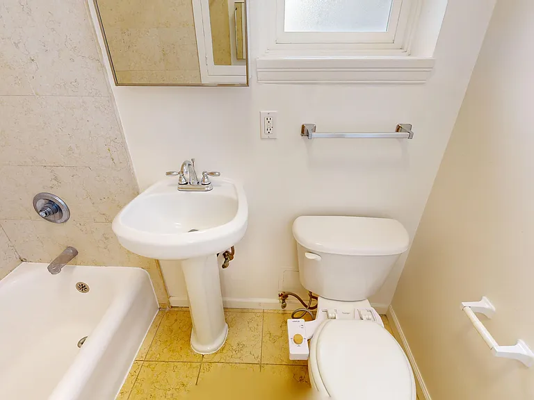 1735 Van Ness Avenue — Photo 15