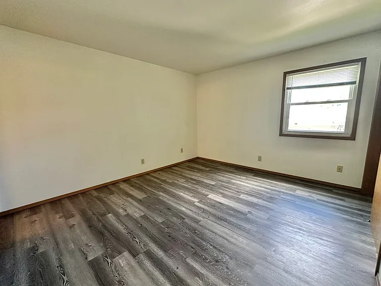 320 Joseph St — Photo 6