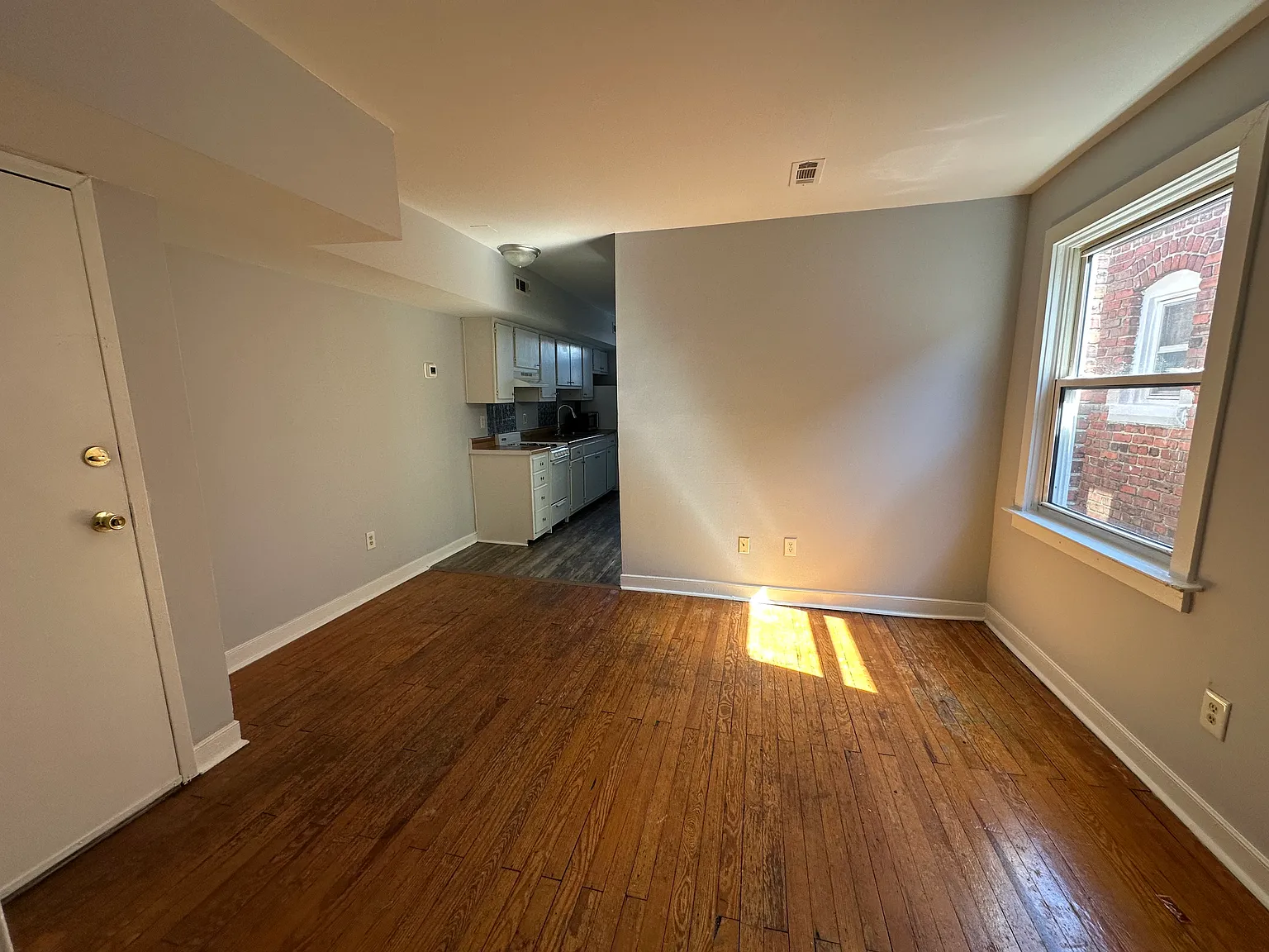 2 bed, 600 sqft, $1,350 — Photo 4