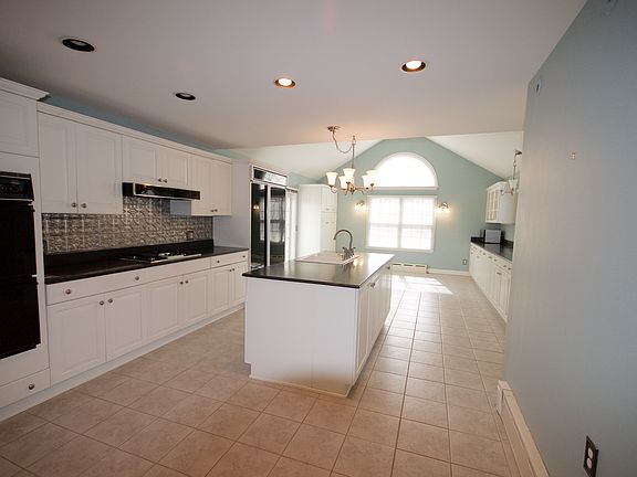 5th image of 1175 Sunningdale Dr