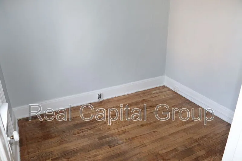 2 bed, 1.0 bath, $1,175 — Photo 3