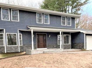 29 Kinsella St, Dix Hills, NY 11746
