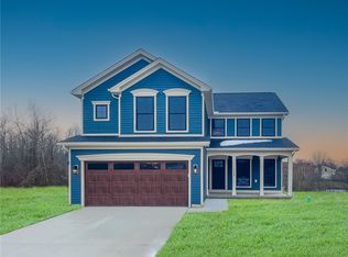 7010 Cooper Pl, Farmington, NY 14425