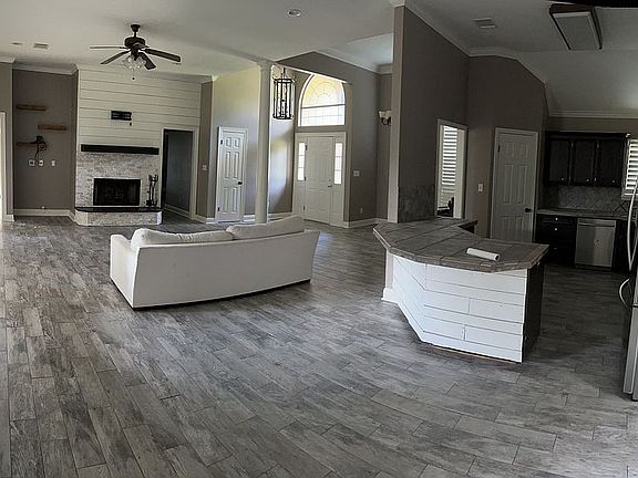 2nd image of 410 Sandpiper Ln